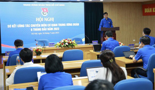 Anh Bùi Quang Huy: 'Việc chuyển đổi số đã giúp các cuộc họp bớt giấy tờ' - Ảnh 2.