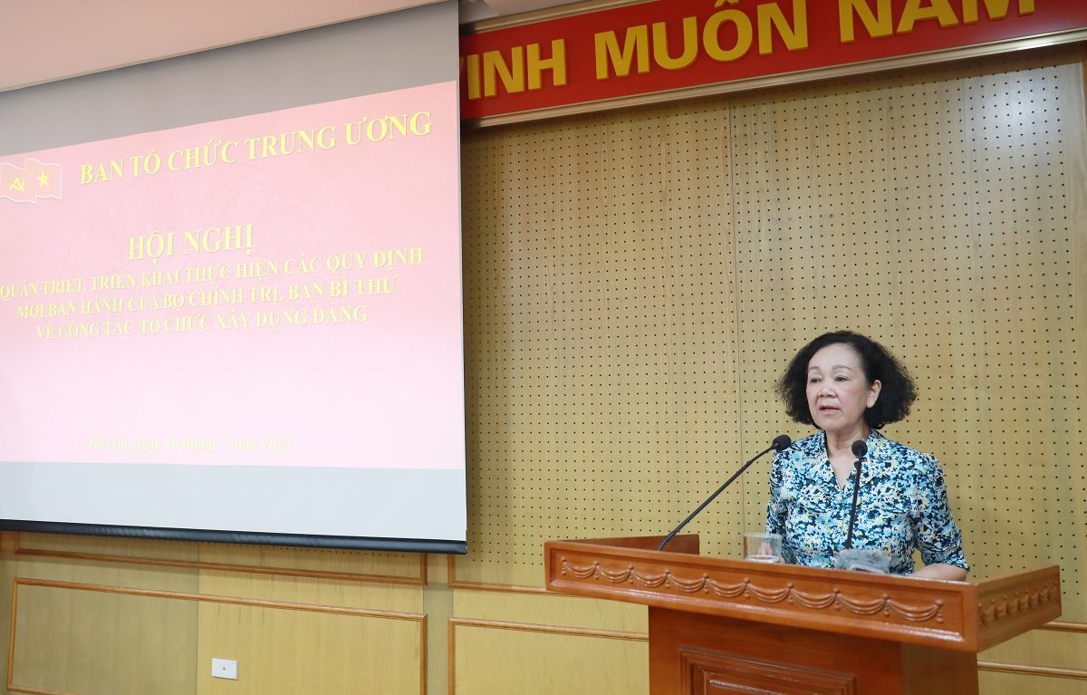 Đ/c Trương Thị Mai nhấn mạnh một số yêu cầu trong thực hiện các quy định mới ban hành.