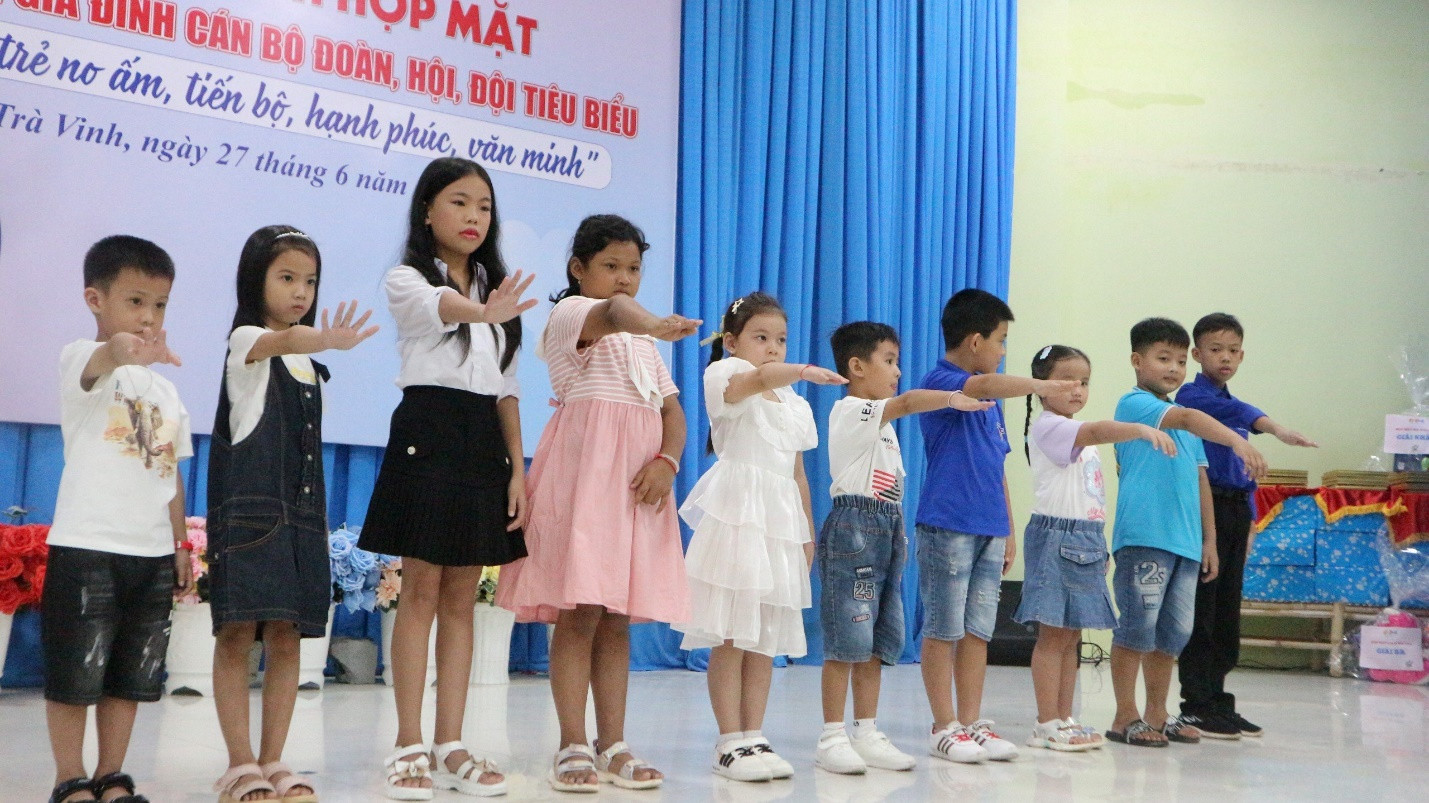 A group of children standing on a stage

Description automatically generated