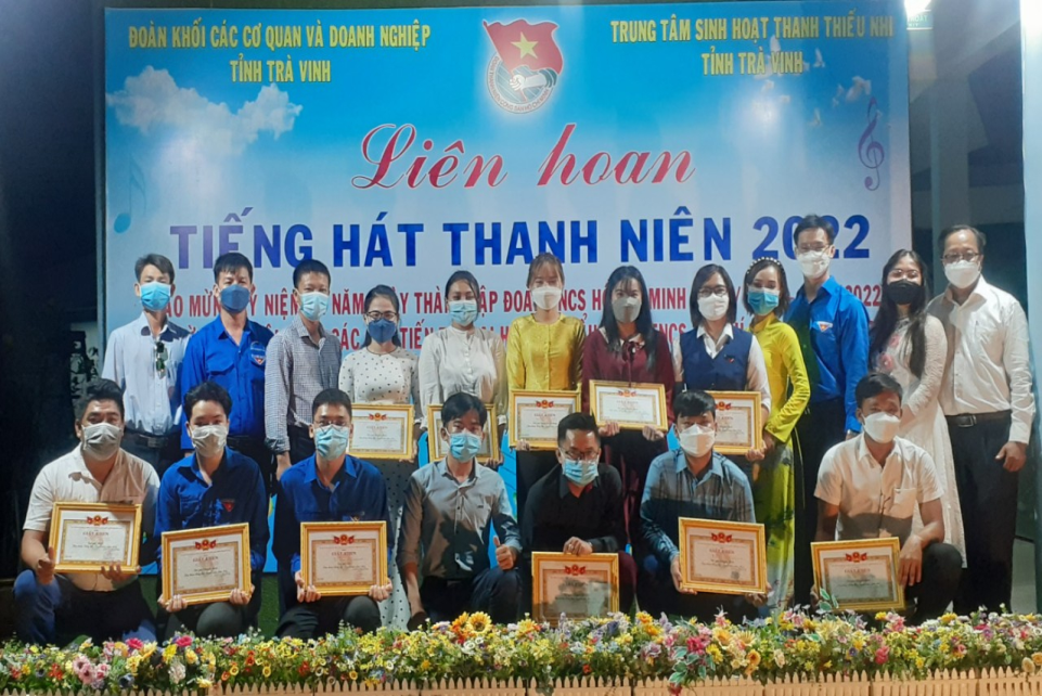 C:\Users\ADMIN\Desktop\Tin chao mung Dai hoi\Hinh anh\Liên hoan tiếng hát thanh niên.png