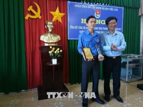 https://image.dantocmiennui.vn/uploaddtmn/2018/3/28/quocphong1-1.jpg