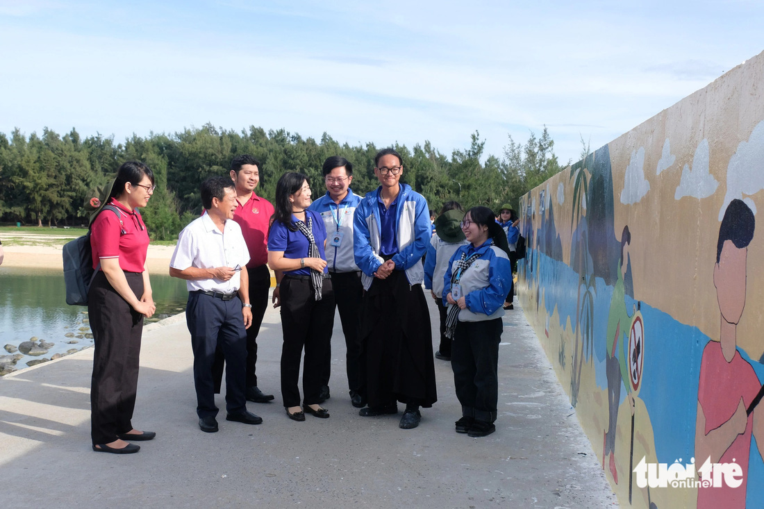 Những công trình tình nguyện giữ màu xanh trên đảo Phú Quý- Ảnh 4.