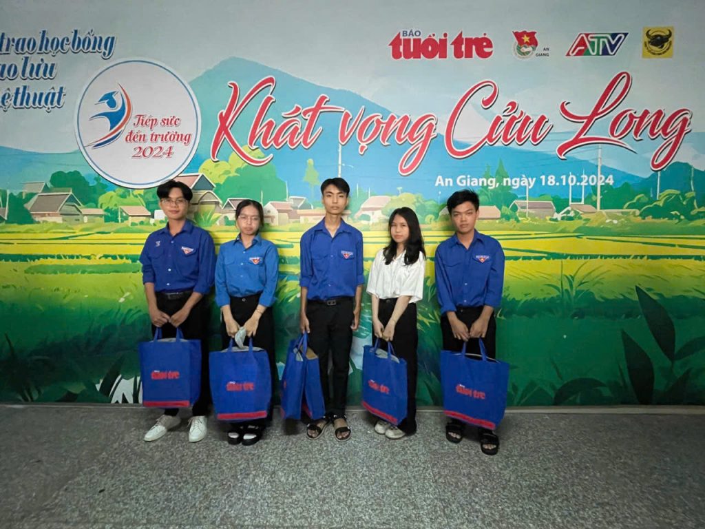 06 TÂN SINH VIÊN TỈNH TRÀ VINH NHẬN HỌC BỔNG “TIẾP SỨC ĐẾN TRƯỜNG” NĂM 2024 CỦA BÁO TUỔI TRẺ