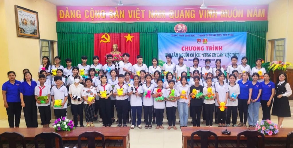 60 THIẾU NHI CÓ HOÀN CẢNH KHÓ KHĂN ĐƯỢC  HỖ TRỢ QUA CHƯƠNG TRÌNH “HỌC LÀM NGƯỜI CÓ ÍCH” NĂM 2024