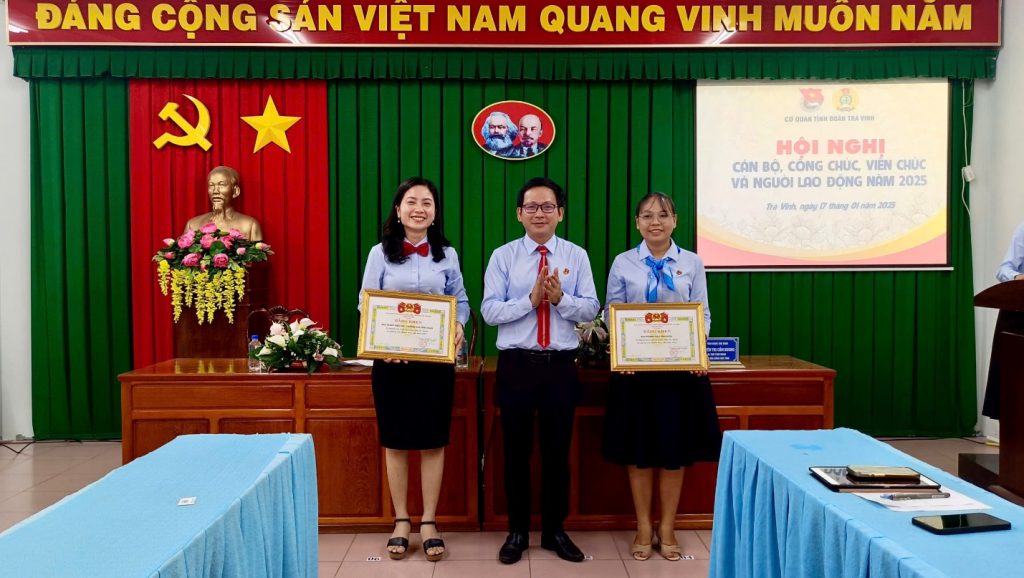 D:\BAN TUYÊN GIÁO\HOẠT ĐỘNG CÁC NĂM\NĂM 2O25\8. TIN BÀI\THÁNG 01\2. TIN HỘI NGHỊ CBCC\3.jpg