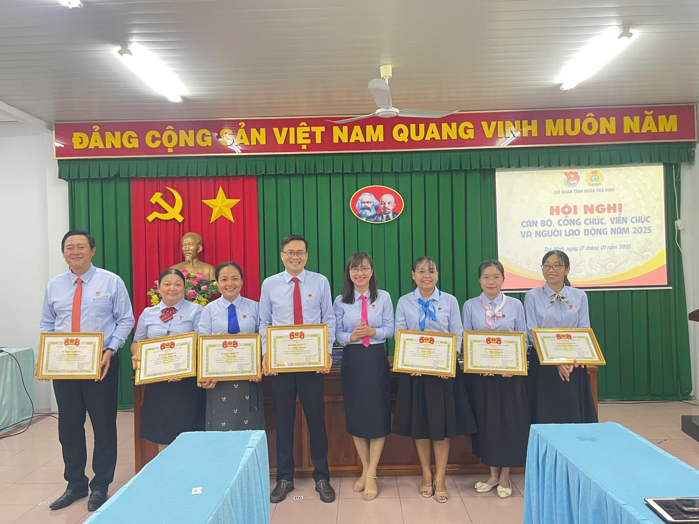 D:\BAN TUYÊN GIÁO\HOẠT ĐỘNG CÁC NĂM\NĂM 2O25\8. TIN BÀI\THÁNG 01\2. TIN HỘI NGHỊ CBCC\7.jpg