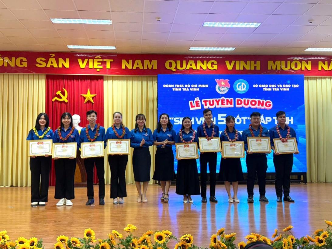 F:\THẢO MY\04 HỘI ĐỒNG ĐỘI NĂM HỌC 2024-2025\Tin bài\19 (09.1.25) kỷ niệm 75 năm ngày truyền thống HSSV\z6213211658222_1d88525d57a4049ff2406165a7745f69.jpg