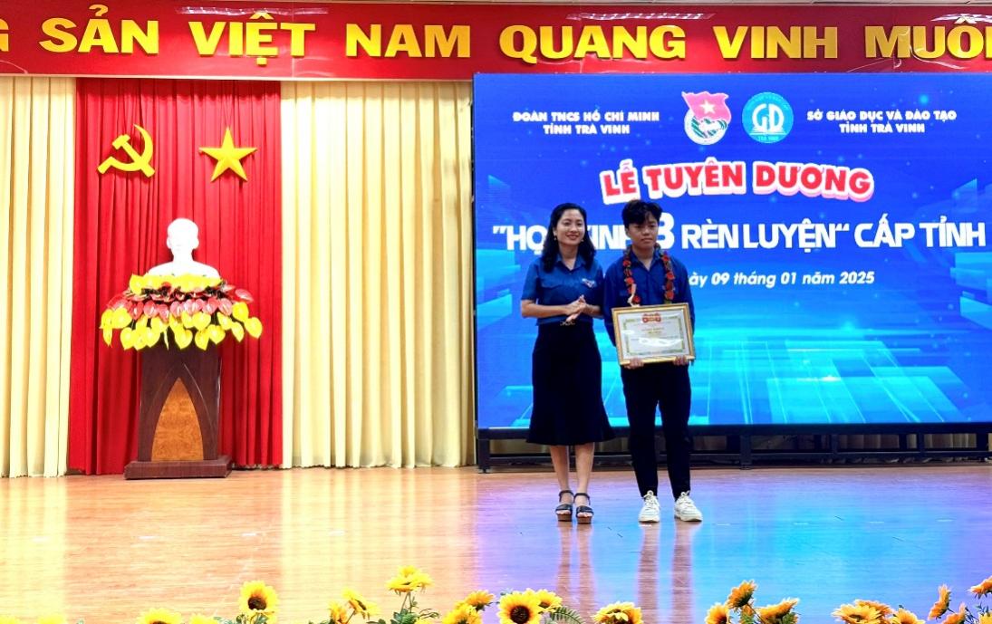 F:\THẢO MY\04 HỘI ĐỒNG ĐỘI NĂM HỌC 2024-2025\Tin bài\19 (09.1.25) kỷ niệm 75 năm ngày truyền thống HSSV\5.jpg