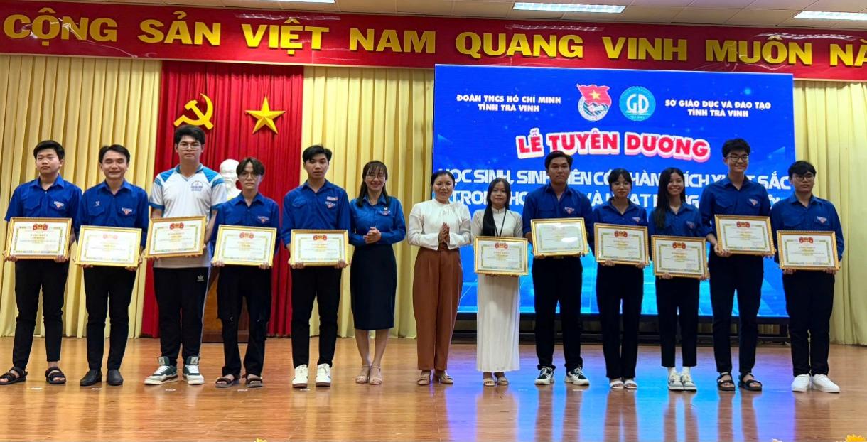 F:\THẢO MY\04 HỘI ĐỒNG ĐỘI NĂM HỌC 2024-2025\Tin bài\19 (09.1.25) kỷ niệm 75 năm ngày truyền thống HSSV\6.jpg