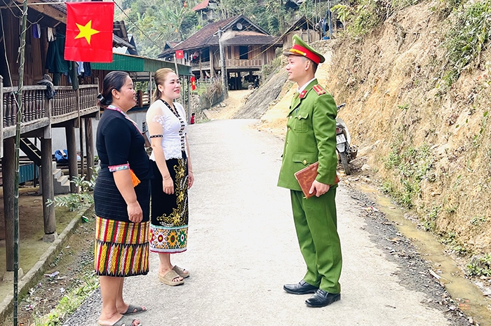 Những bước chân lặng thầm bên dòng Nậm Nơn.