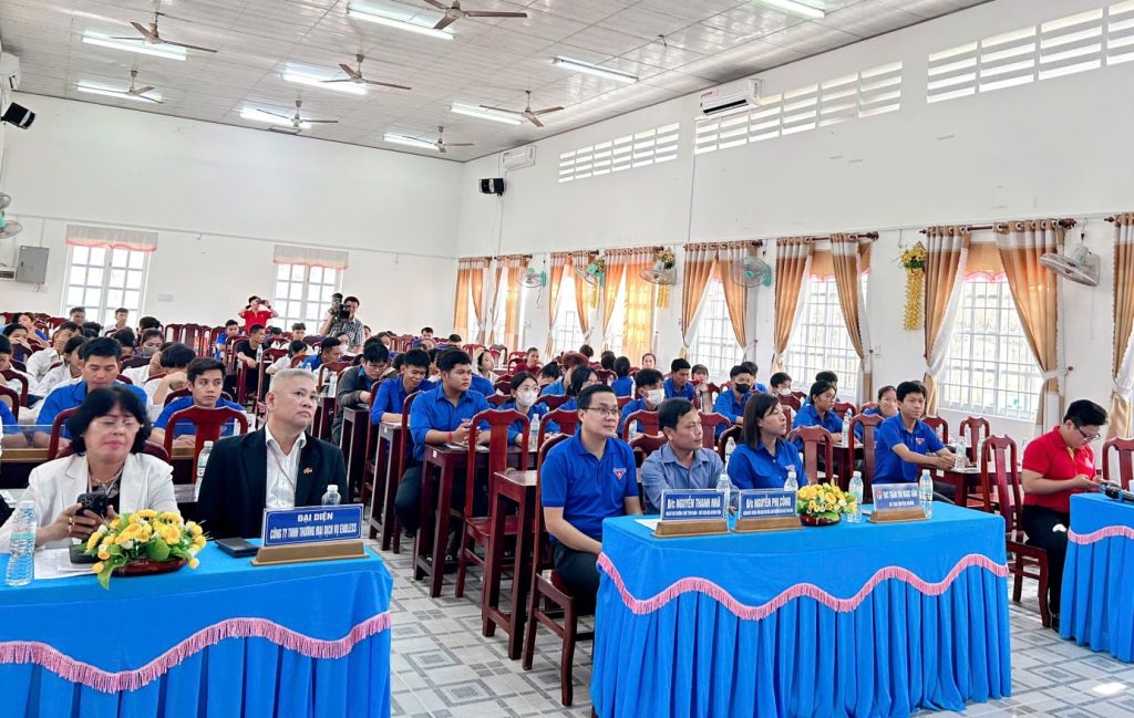 100 ĐOÀN VIÊN, THANH NIÊN THAM GIA NGÀY HỘI TƯ VẤN, GIỚI THIỆU VIỆC LÀM  VÀ TƯ VẤN XUẤT KHẨU LAO ĐỘNG NĂM 2025