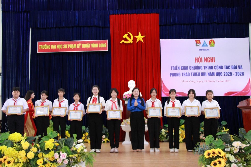 VĨNH LONG: TRAO GIẢI CÁC CUỘC THI DÀNH CHO THIẾU NHI TRONG DỊP HÈ VÀ CUỘC THI THIẾU NHI HÁT QUỐC CA TẠI CÁC ĐỊA CHỈ ĐỎ NĂM 2025